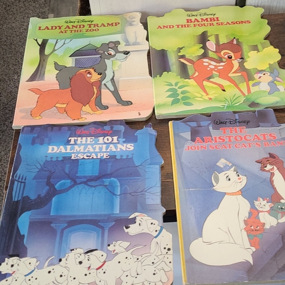 Lot of 4 vintage Walt Disney books. - Picture 1 of 13